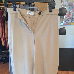 Women's Bershka Khaki Pants Size 6